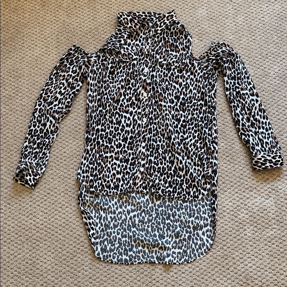 ‼️ Leopard Print Cold Shoulder Top ‼️